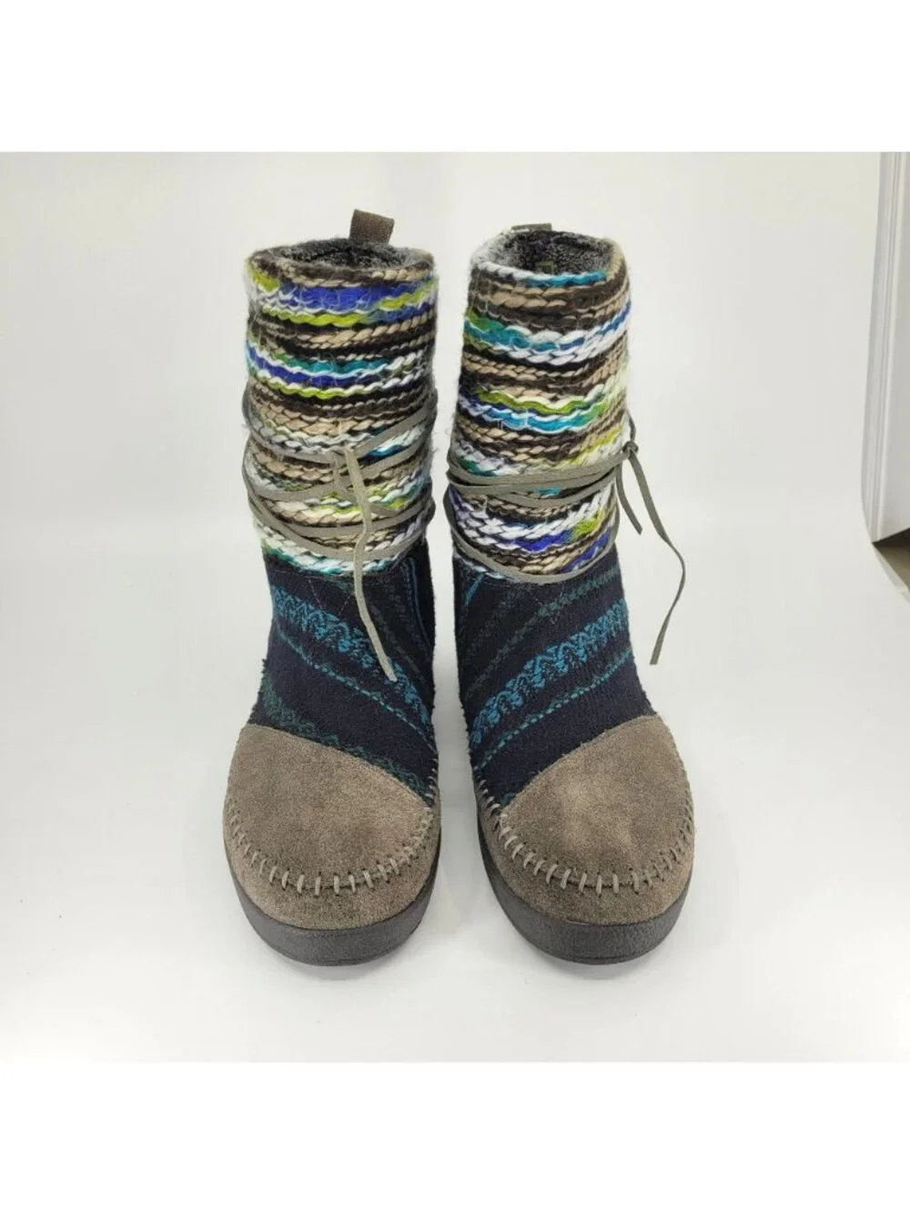 TOMS Nepal Yarn Boots Moccasin Women's Size 7.5 Suede Knit Grey Winter Fleece